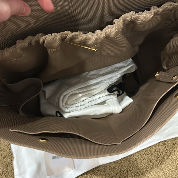 Cuyana tall easy tote with organizer - Picture 9 of 13